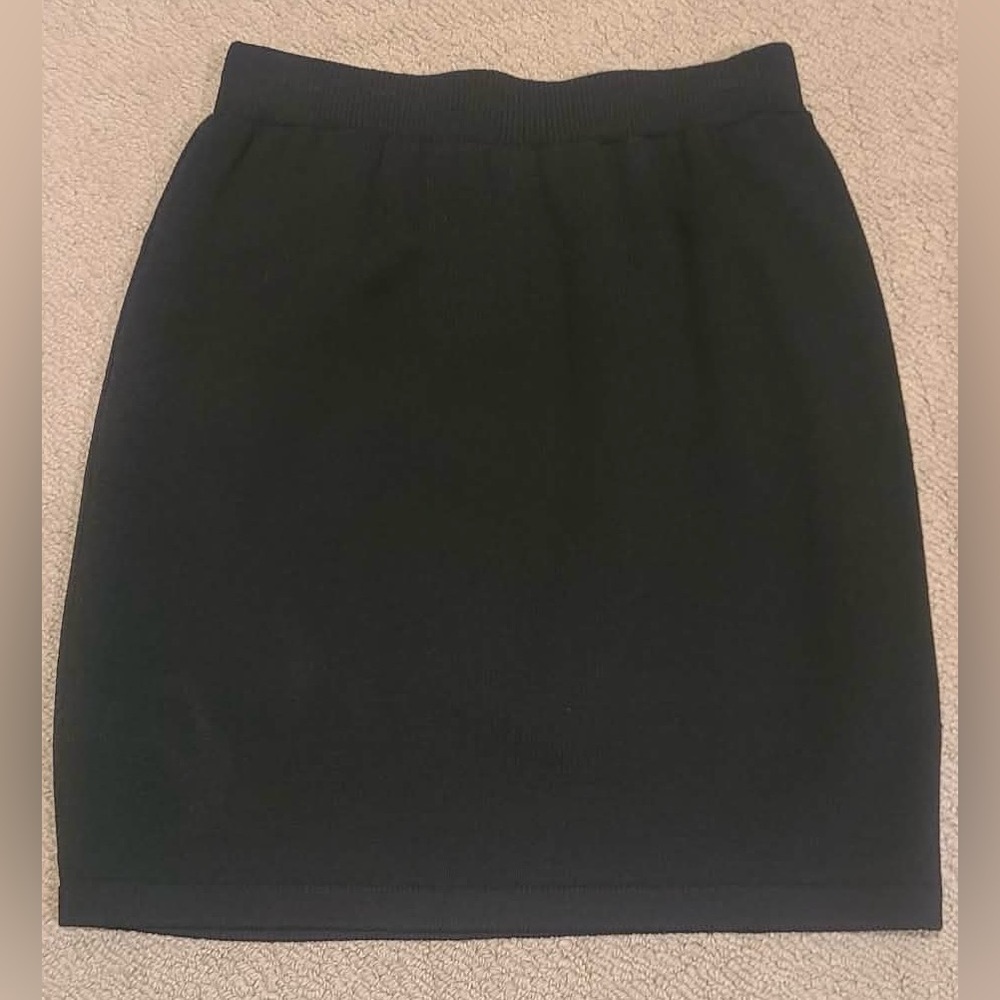 St. John Classic Black Pencil Skirt